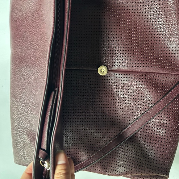 Leather burgundy Market & Spruce handbag / purse ! Amazing   New condition - Picture 4 of 16